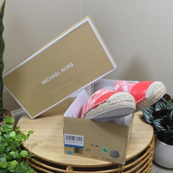 Michael Kors Kendrick Leather Toe-Cap Flats - Picture 16 of 16